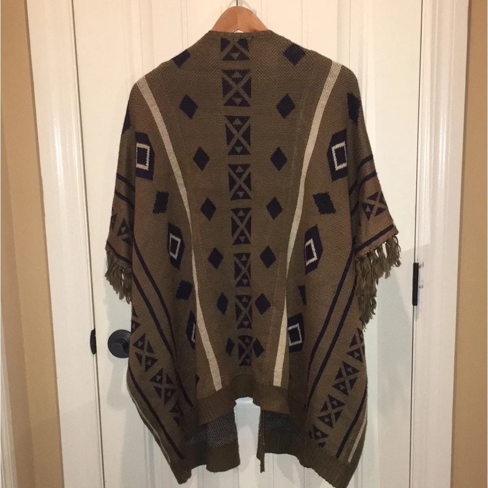 Very J women’s Small Boho Poncho Cover-Up, Southwestern Vibe, Tribal pattern - Picture 5 of 16